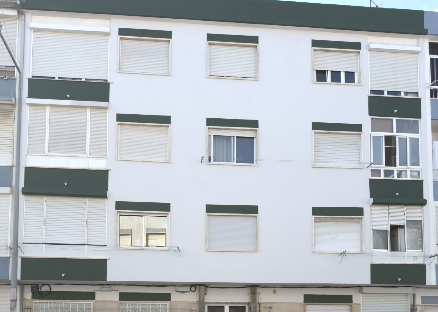 Fachada pintada, trabalho concluído pela Cordeiro e Filhos